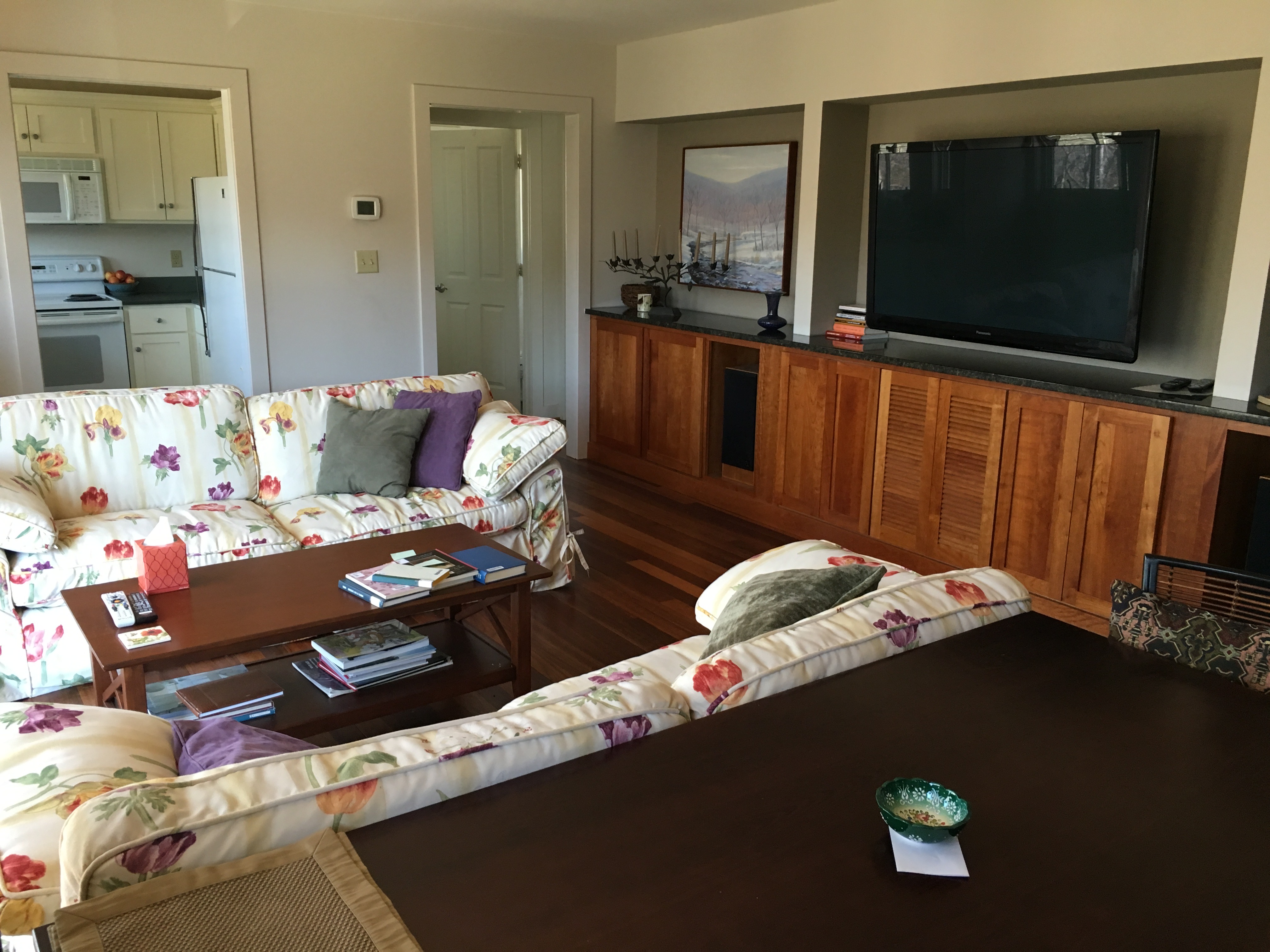 Ivy Guest Apartment - Two Bedroom above-garage apartment for extended stays in Charlottesville, VA