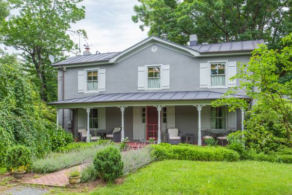 The Warren - Three or more bedroom home for extended stays in Charlottesville, VA