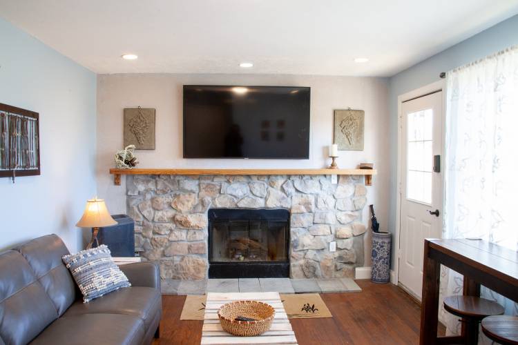 Birds & Bees Crozet Cottage Living Room